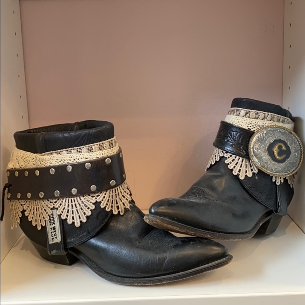 Canty style boots with Lace and C belt buckle